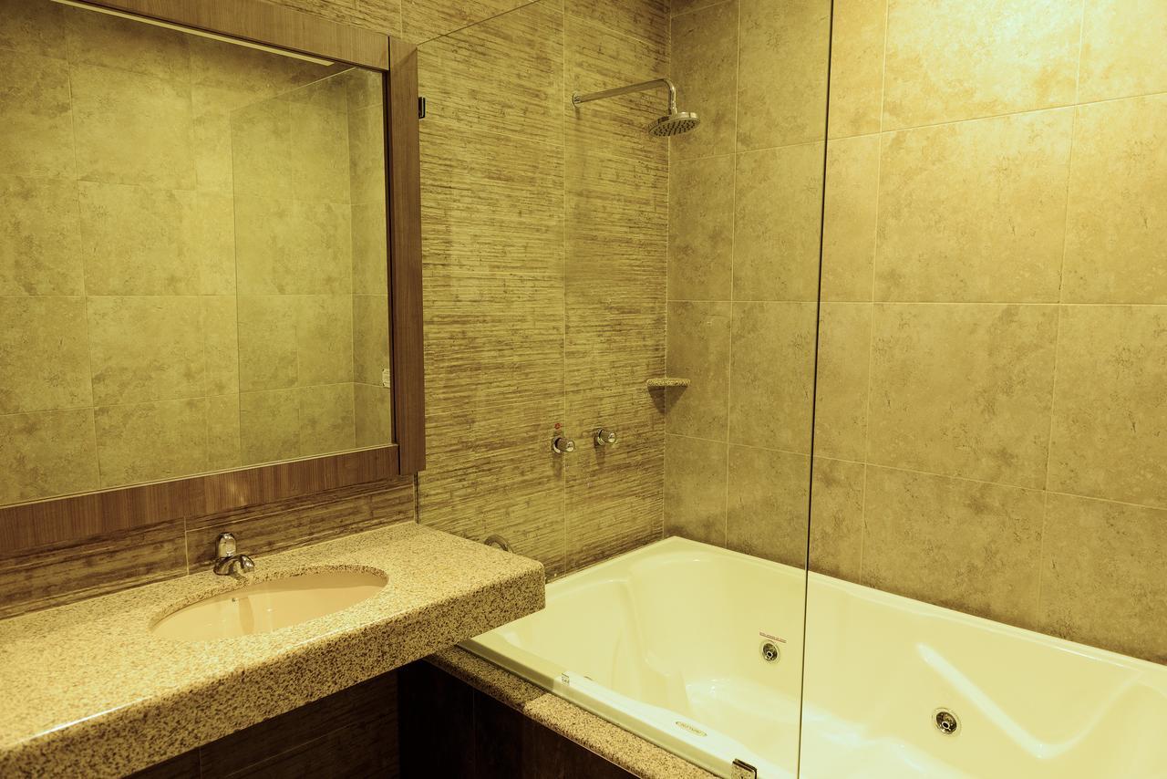 Np Hotel Y Suites Guayaquil Dış mekan fotoğraf