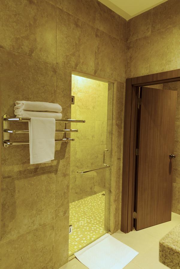 Np Hotel Y Suites Guayaquil Dış mekan fotoğraf