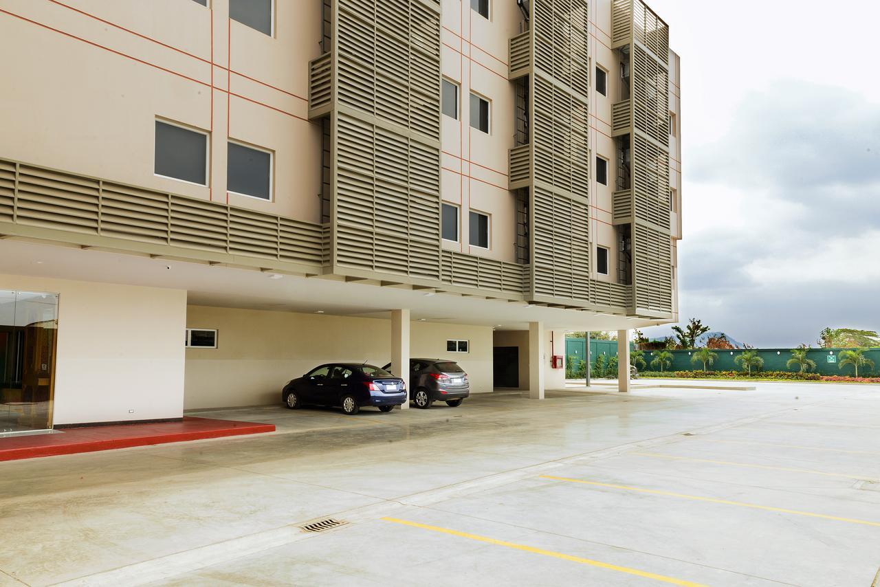 Np Hotel Y Suites Guayaquil Dış mekan fotoğraf